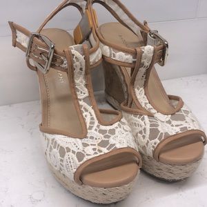 Antonio Melani sz 7 lace /mesh wedge sandal * very cushioned insole 😎